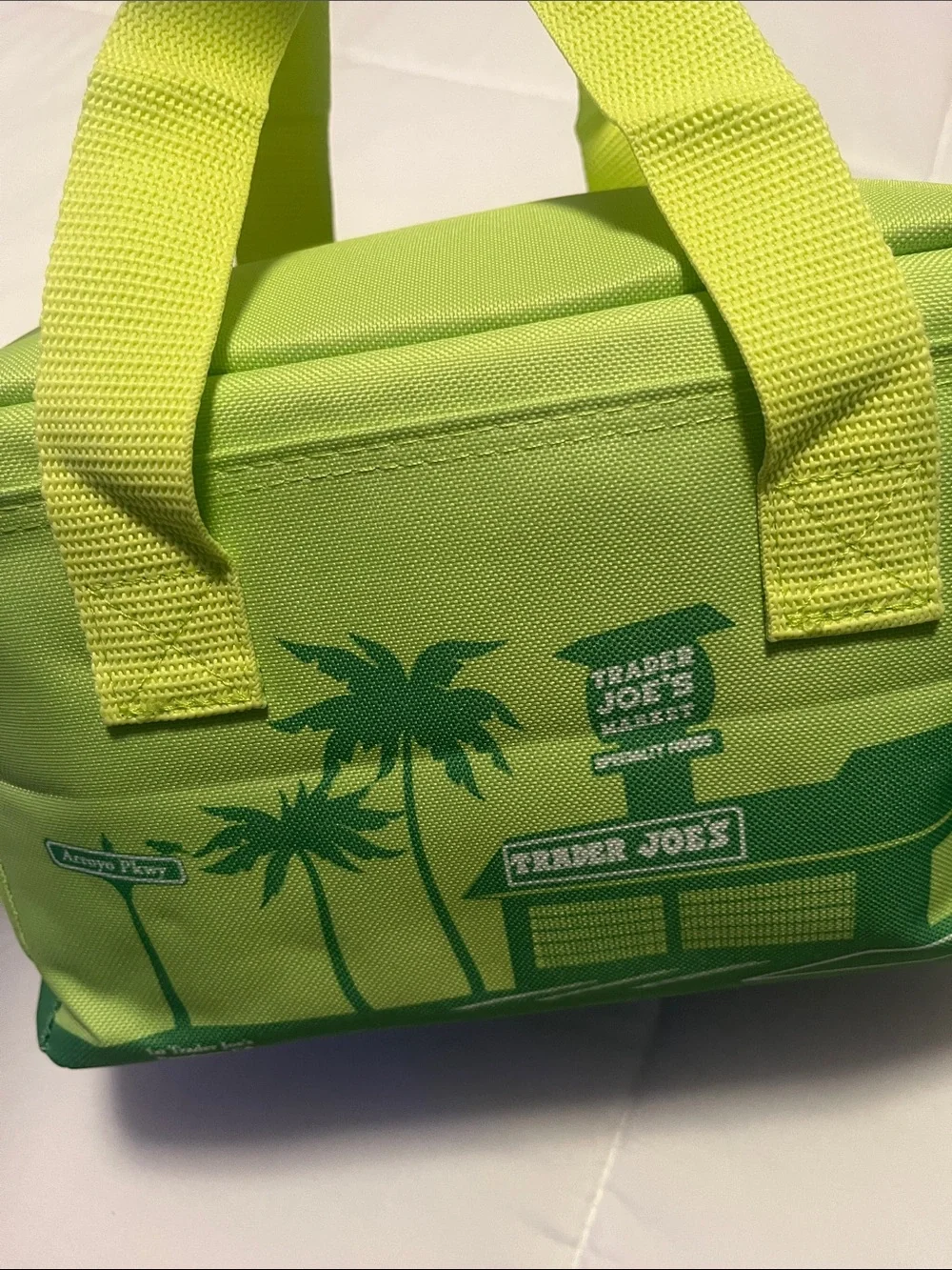 Trader Joe's Lime Green Insulated Cooler Bag NWT Limited Edition Spring 2026 - Picture 4 of 4